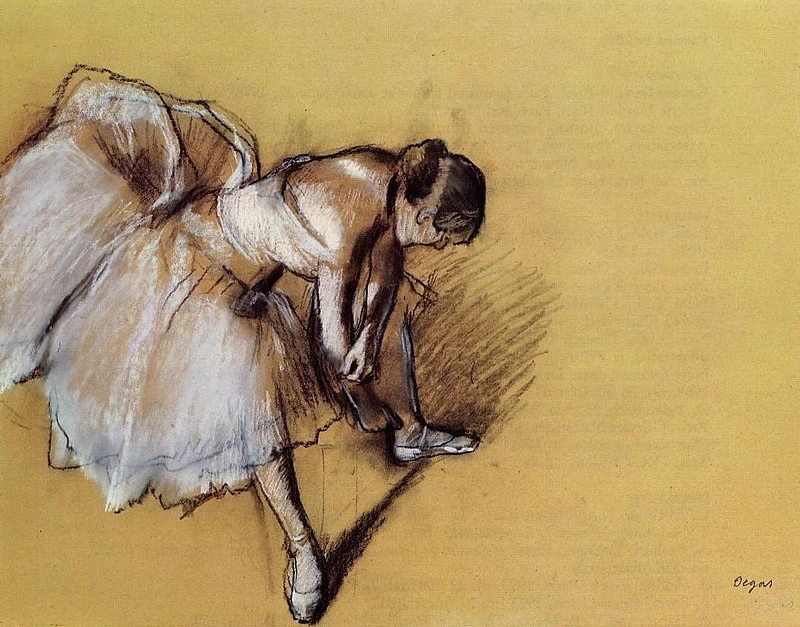 Ballerina che regola la sua pantofola